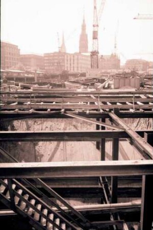 Hamburg: Tunnelträger, Hintergrund Rathausturm
