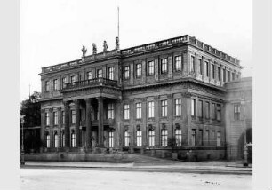 Blick auf das Kronprinzen-Palais