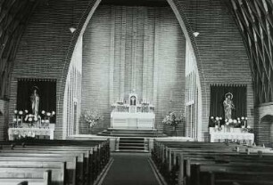 Güstrow, Grüne Straße 25. Katholische Kirche Sankt Mariae Himmelfahrt (1928-1929; P. Korff). Blick zum Altar
