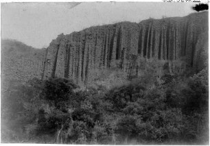 Geologische Orgeln in den mächtigen fluvioglazialen Ablagerungen des Tales unterhalb Salta