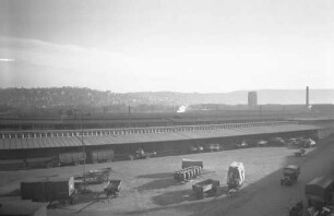 Stuttgart Hbf. Gbf Empfangsstraße Güterschuppen Lastkraftwagen Anhänger Ladegut