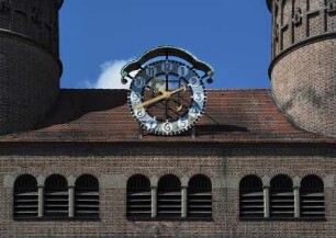 Kirchenuhr am Ostbau der Ulmer Pauluskirche