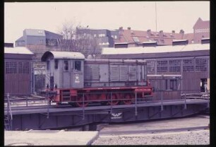 Lokomotive "RCT 36629" vor dem Lokschuppen