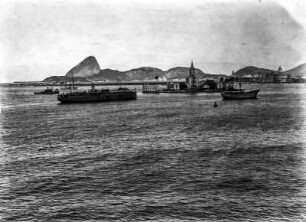 Hafen von Rio de Janeiro : Blick in den Hafen mit Schiffen. Im Hintergrund Zuckerhut