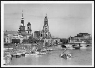 Dresden, Schloß, Hofkirche und Augustusbrücke : Dresden. Blick zum Terrassenufer entlang der Elbe auf die Silhouette der Altstadt mit Sekundogenitur, Ständehaus, Residenzschloss und Katholischer Hofkirche