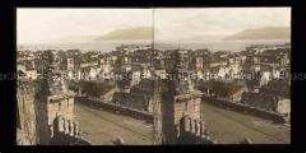 Blick von der Kirche San Gregorio auf zerstörte Stadt und Hafen, Messina