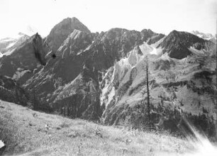 Die Höfats : Blick auf die Höfats mit 2259m Höhe.