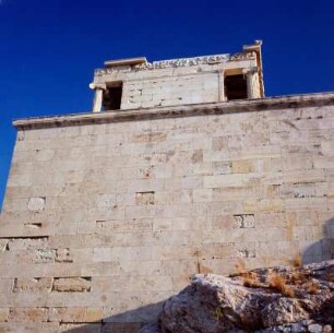 Athen, Akropolis, Nike-Pyrgos und Tempel der Athena Nike von Süden