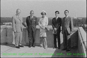 Besuch von Fujio Uchida (japanischer Botschafter) und dessen Begleitung am Kernforschungszentrum Karlsruhe (KfK)