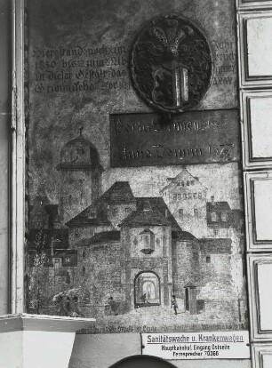 Leipzig, Malerei an einer Gebäudewand : Leipzig. Gebäude. Grimmaische Straße. Fresko mit Darstellung des Grimmaischen Tores (Wunschmann) und Inschriftenstein vom ehemaligen Schuldturm