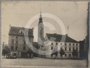 Bürgerhaus Ring 41-42 und Rathausturm in Brieg von O