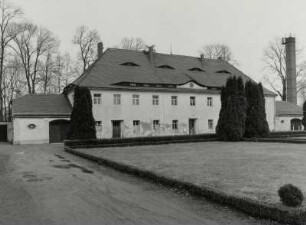 Milkel (Kreis Bautzen), Schloss (18. Jahrhundert), Nordöstliches Nebengebäude, Gartenansicht von Südwest