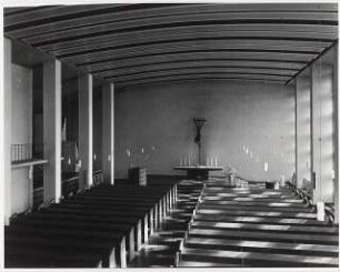 Heilig-Geist-Kirche, Bad Oeynhausen: Kirchenraum Altarseite