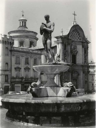 Mod. Brunnen auf dem Marktplatz vor dem Dom