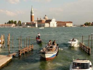 Boote vor der Kirche San Giorgio Maggiore