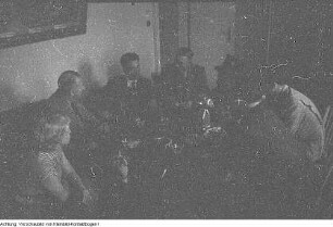 Bautzen. Nationaldemokratische Partei Deutschlands (NDPD), Bezirksparteitag, Begrüßungstafel, Ankunft der Delegierten auf dem Bahnhof, September 1956 & Nationaldemokratische Partei Deutschlands (NDPD) - Christlich Demokratische Union (CDU), September 1956