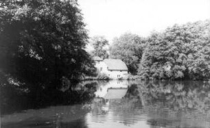 Hohendubrau-Gebelzig-Nieder-Gebelzig. Ehem. Wassermühle beim Gut, Blick zur Mühle