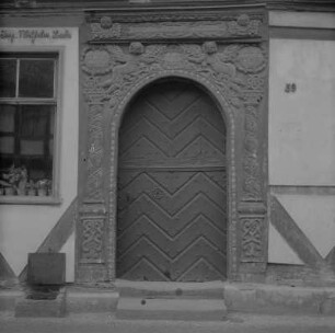 Tangermünde. Haustür von 1679 in der Altstadt