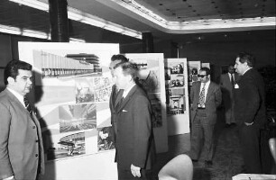 Freiburg: Gewerbebank; rumänische Woche; Botschafter Oancea eröffnet die Bukarestausstellung in der Freiburger Gewerbebank