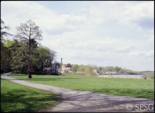 Potsdam, Neuer Garten, Blick vom Park auf die meierei und den Jungfernsee.