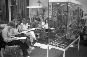 Ausstellung "Exotische Inselwelt Südostasien" in der Zweigstelle Durlach der Volksbank Karlsruhe
