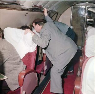 Passagiere an Bord eines Flugzeugs