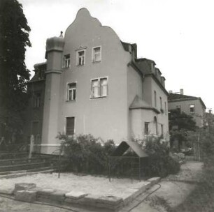 Dresden-Mickten, Homiliusstraße 15. Gemeindehaus Mickten der Emmauskirche Kaditz (um 1900). Gartenseite von Südwesten