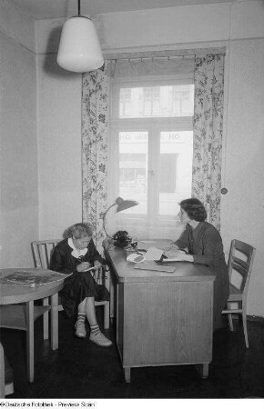 Zwei Mitarbeiterinnen