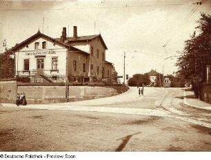 Niedersedlitz (Dresden-Niedersedlitz), Bahnhofstraße 21. Bahnhofswirtschaft. Eckansicht