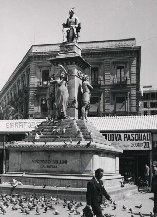 Catania. Sizilien. Denkmal für den Komponisten und Sohn der Stadt Vincenzo Bellini, eingeweiht 1882