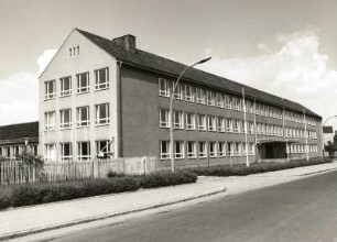 Riesa-Gröba. Polytechnische Oberschule "Otto Grotewohl". Straßenansicht