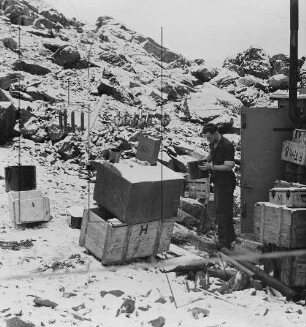 Station "Haudegen" : Heinrich Ehrich vor der Kombüsentür