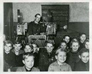 Filmvorführung für Kinder auf dem Land