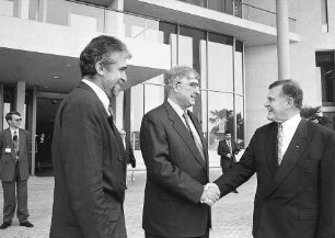 Freiburg im Breisgau: Ministerpräsident Erwin Teufel bei der Eröffnung der Kultur- und Tagungsstätte (Konzerthaus)