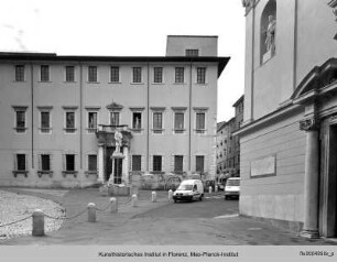 Piazza dell'Accademia, Carrara