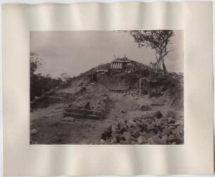 "Mound 6. Fünfter Tag der Ausgrabung. Blick nach Westen."