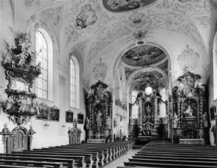 Bernbeuren. Pfarrkirche Sankt Nikolaus (1721-1723; J. G. Fischer). Inneres zum Altar