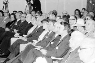 24 Tagung 1974 Chemiker: 1. Reihe: F. Siedler, Frau Tizain, K. Tizian, H. Keßler, Kardinal König, Frau Goppel, A. Goppel, Frau Steurer, Oberbürgermeister Steurer, H.-H. Haunschild, ?, dahinter Baron Dées de Sterio, Baronin Dées de Sterio, Ronald G. Norrish