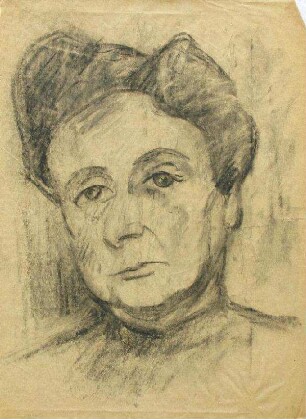 Ältere Dame mit aufgestecktem Haar (en face)