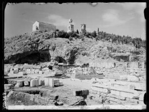 Eleusis, Blick zum Kapellenberg
