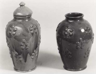 Vase : Deckelvase und Vase