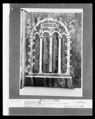 Evangeliar aus Metz — Kanontafel I, Folio 3
