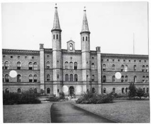 Evangelisches Diakonissenkrankenhaus Bethanien, Berlin-Kreuzberg Umbau. Hauptgebäude: Eingangsseite
