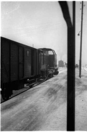 Hechingen, Lok 12 Zug 305 und Diesellok B82 mit Packwagen