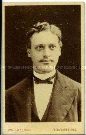 Porträt eines jungen Mannes mit Fliege, Carte de visite