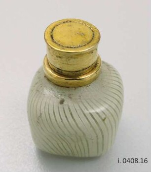 Fläschchen / Patronentasche mit Schatulle, Schubladen, Schreibzeug, Balsambüchse und vier Fläschchen
