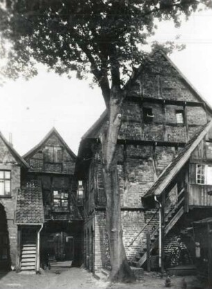 Lüneburg, Rotenhahnstraße. Ehemals Hospital zum Roten Hahn (1576, 1596). Hofansicht