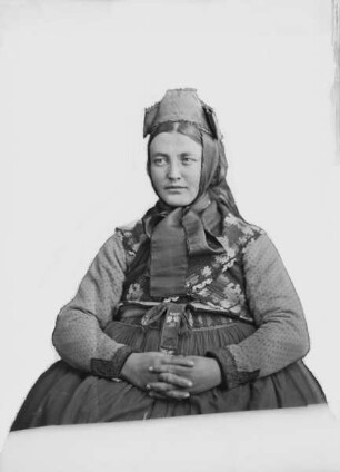 Bildnis einer Frau in hessischer Tracht