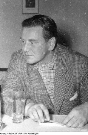 Dresden. Wolfgang Uhlmann (3. links vom Redner), Großmeister im Schach während des internationalen Schachturniers in Dresden, 1956 & Sport, 1956-1957