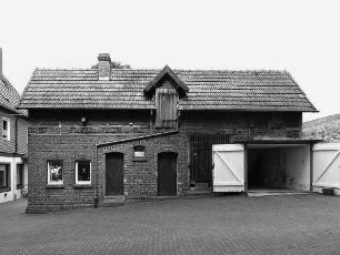 Ehem. Schule (Schule); Schlitz, Bad Salzschlirfer Straße 20